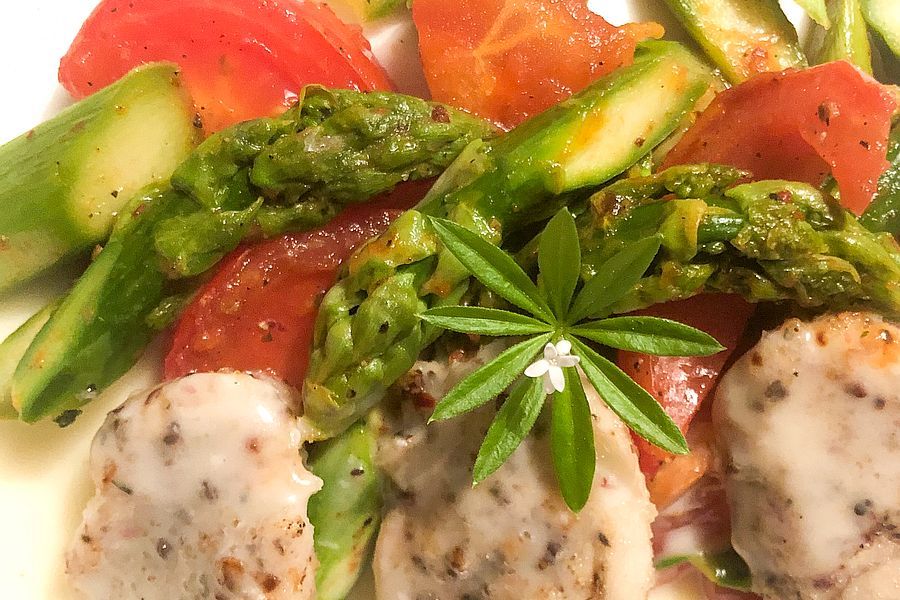 Grüner Spargel-Tomaten Salat - Rezeptbild | Gourmetköchin Petra Braun-Lichter